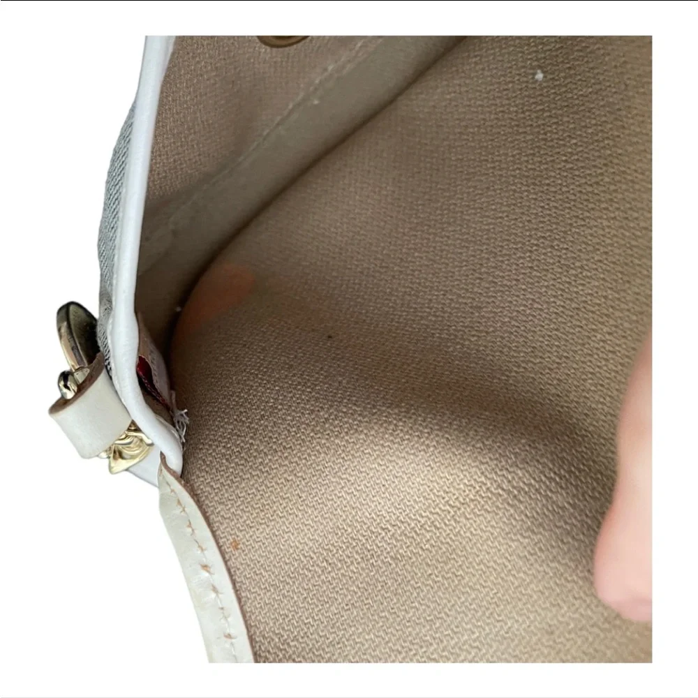 Dooney and‎ Bourke White Wristlet